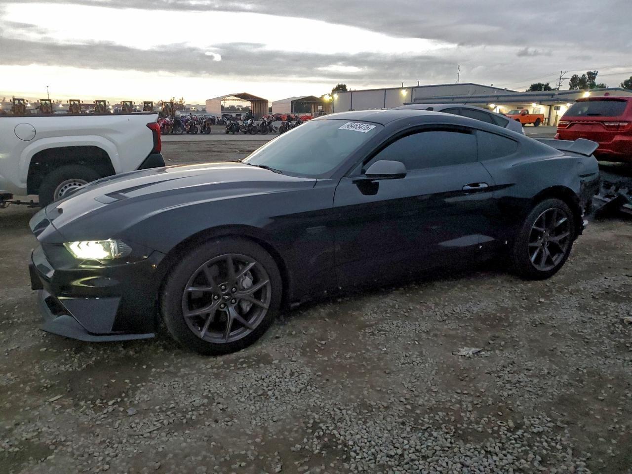 2020 Ford Mustang - zdjęcie główne