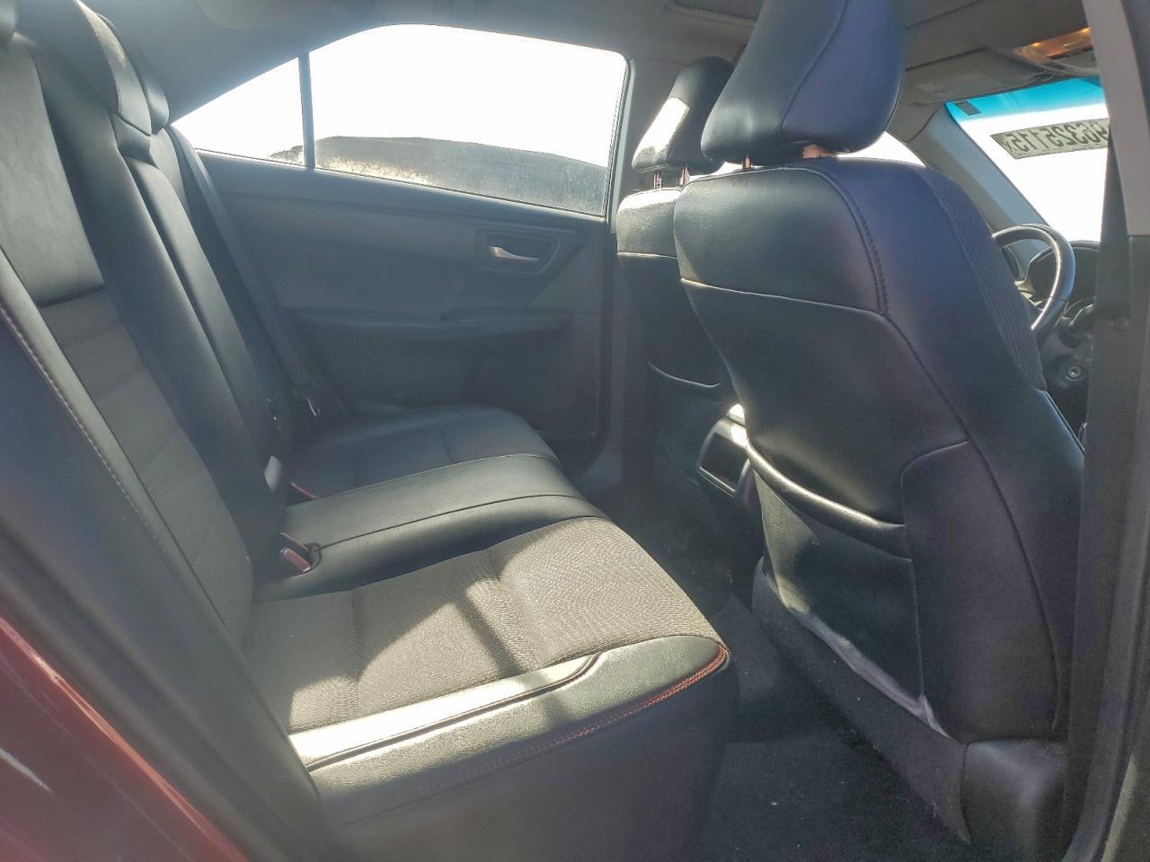 2016 Toyota Camry Le - zdjęcie 10