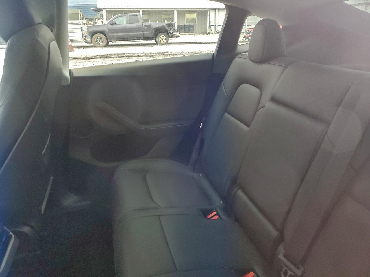 2024 Tesla Model Y - zdjęcie 10