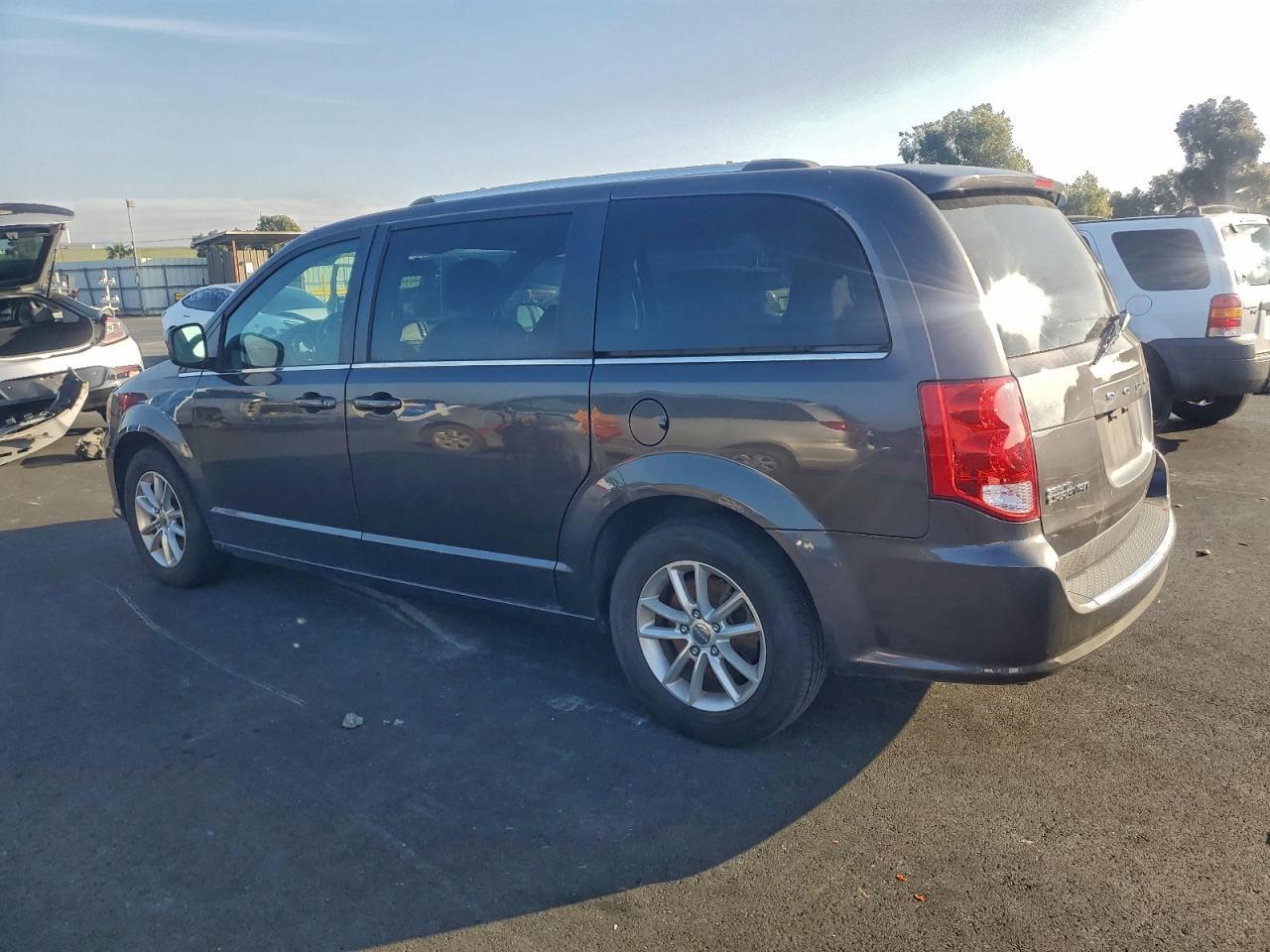 2019 Dodge Grand Caravan Sxt - zdjęcie 2