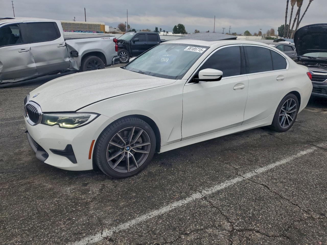 2019 BMW 330I - zdjęcie główne