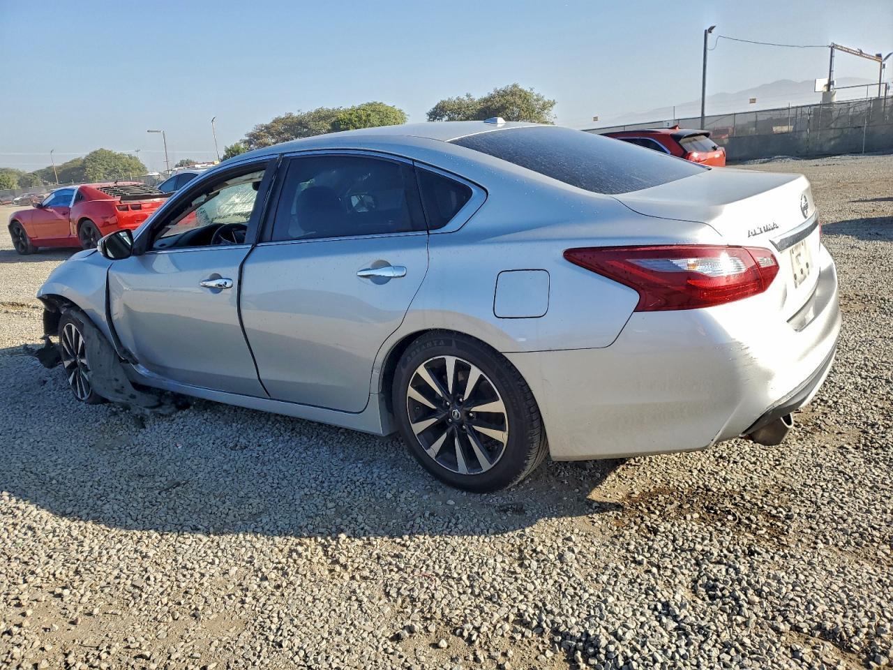 2018 Nissan Altima 2.5 - zdjęcie 2