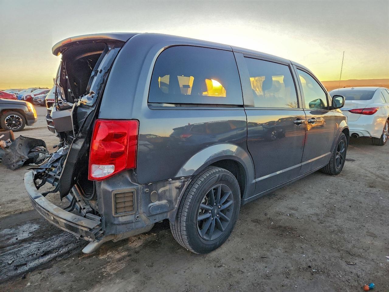 2019 Dodge Grand Caravan Gt - zdjęcie 3