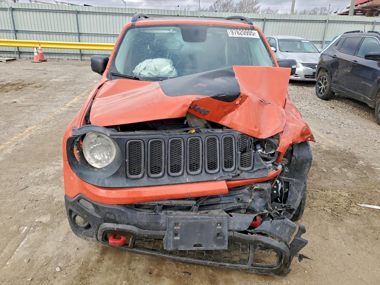 2016 Jeep Renegade Trailhawk - zdjęcie 5
