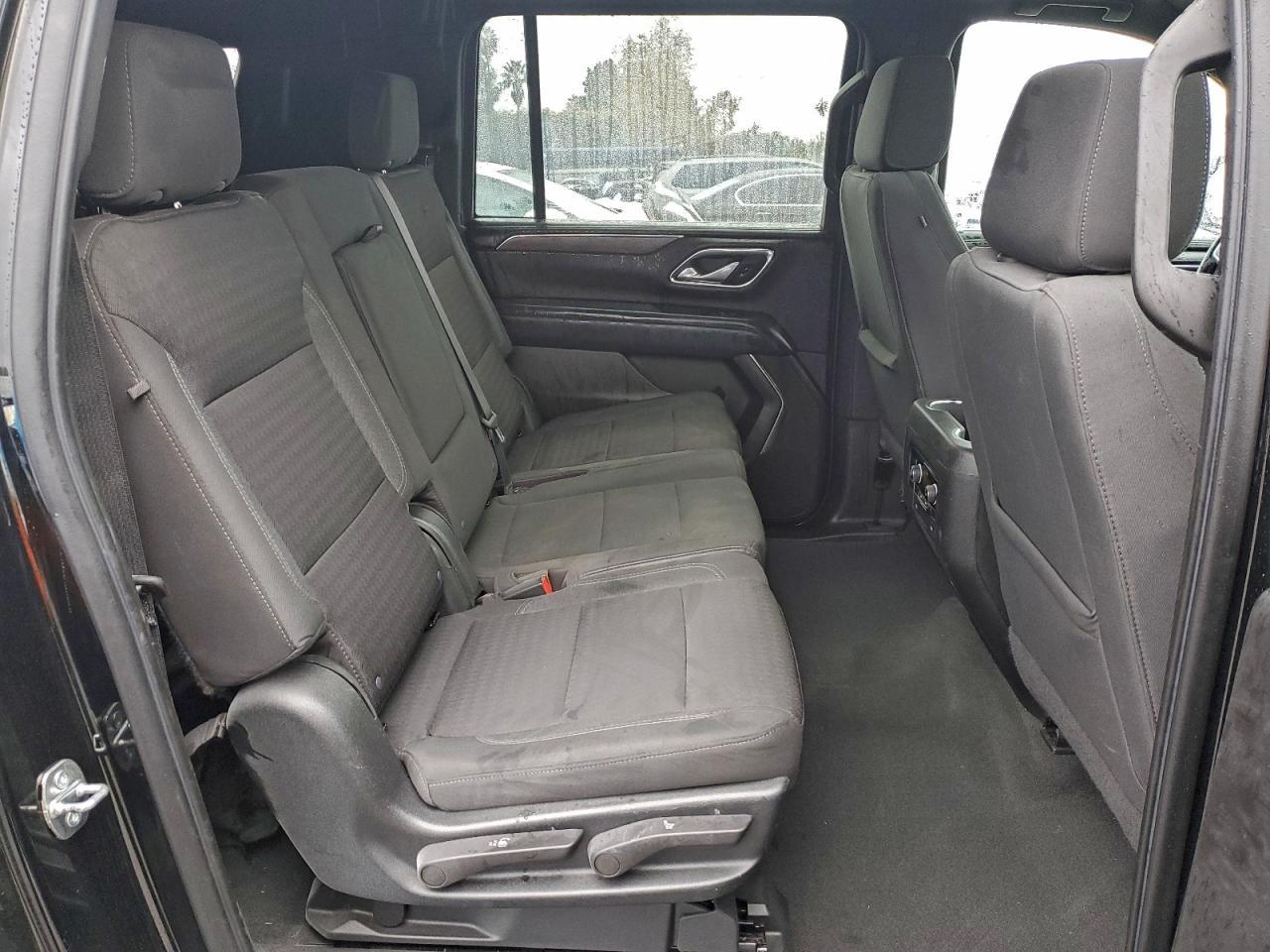 2023 Chevrolet Suburban C1500 Ls - zdjęcie 11