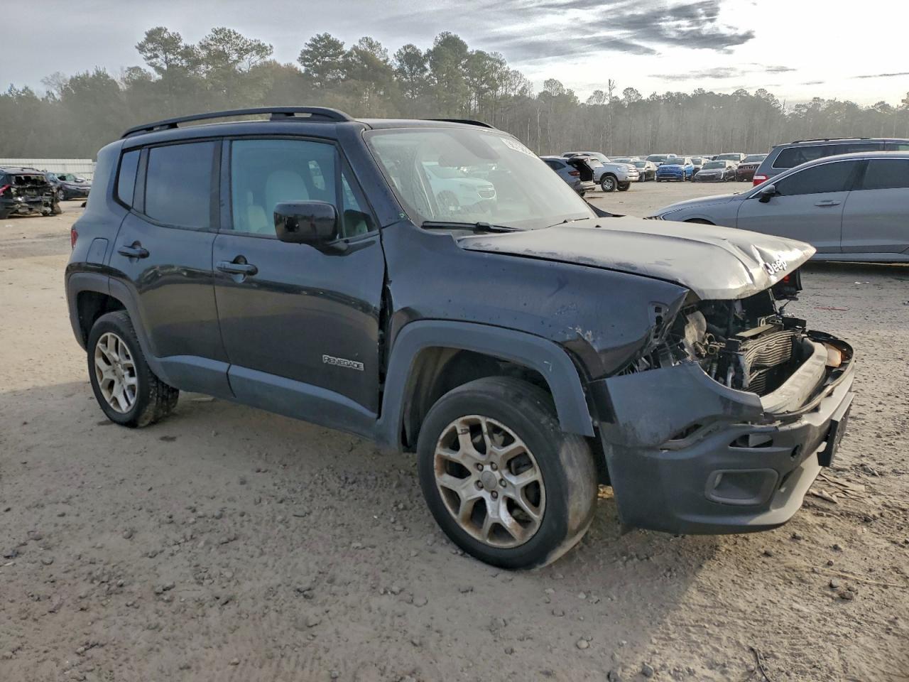 2016 Jeep Renegade Latitude - zdjęcie 4
