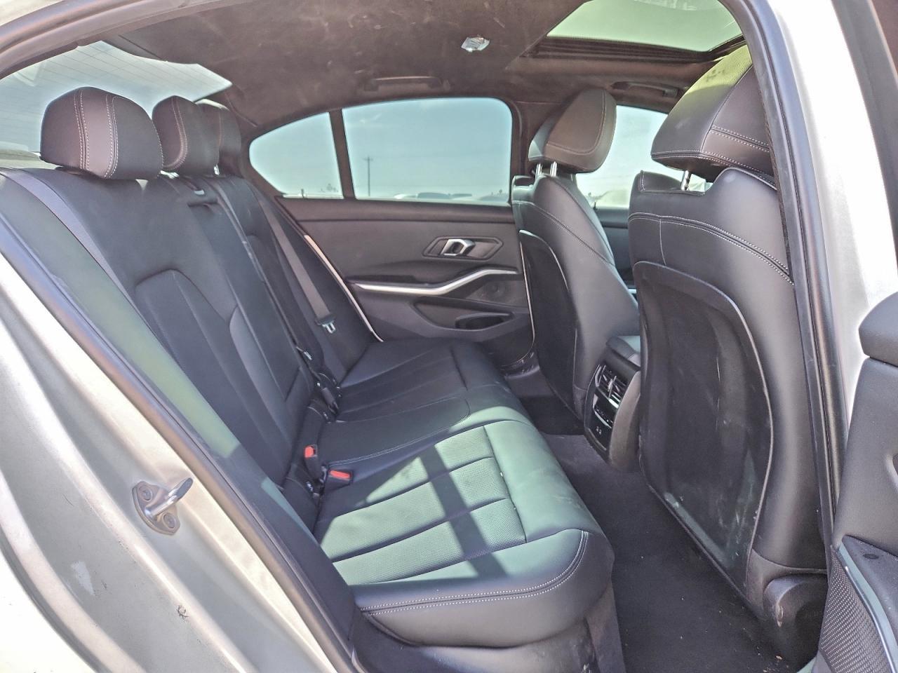 2024 BMW 330I - zdjęcie 10