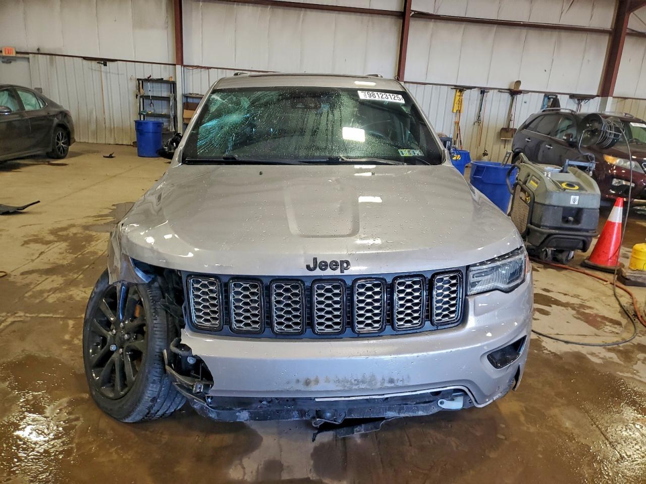 2020 Jeep Grand Cherokee Laredo - zdjęcie 5