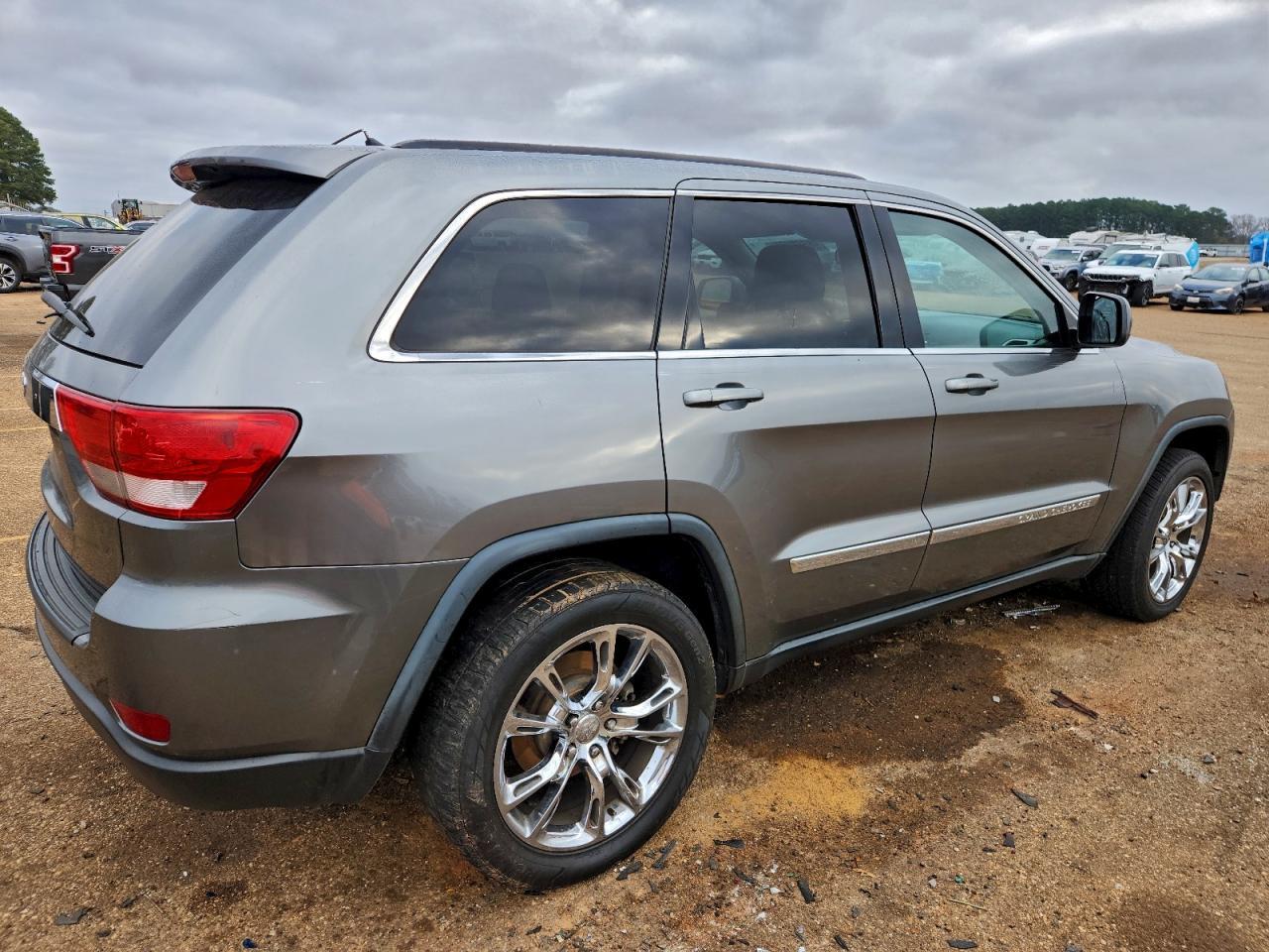 2013 Jeep Grand Cherokee Laredo - zdjęcie 3