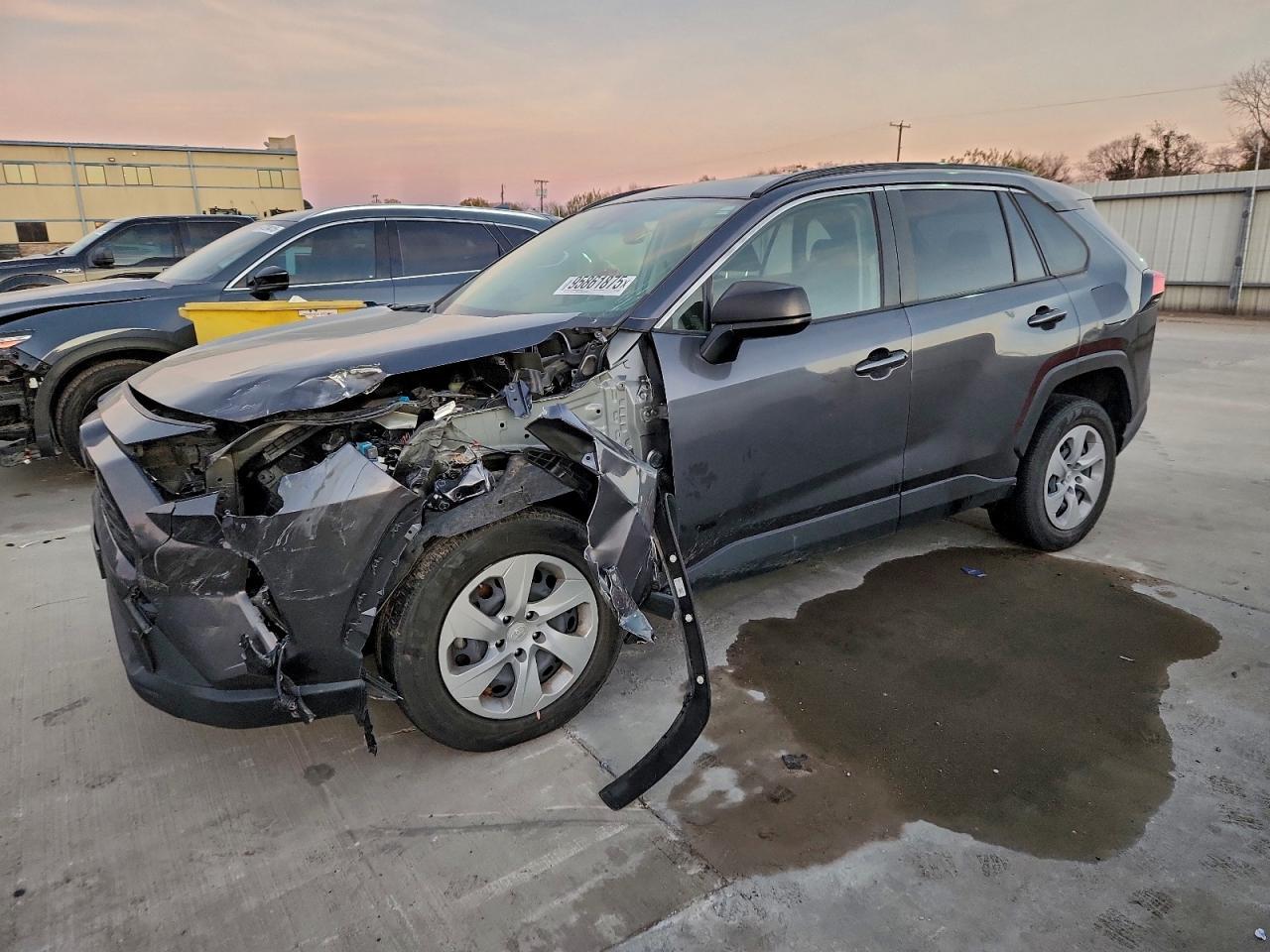 2019 Toyota Rav4 Le - zdjęcie główne