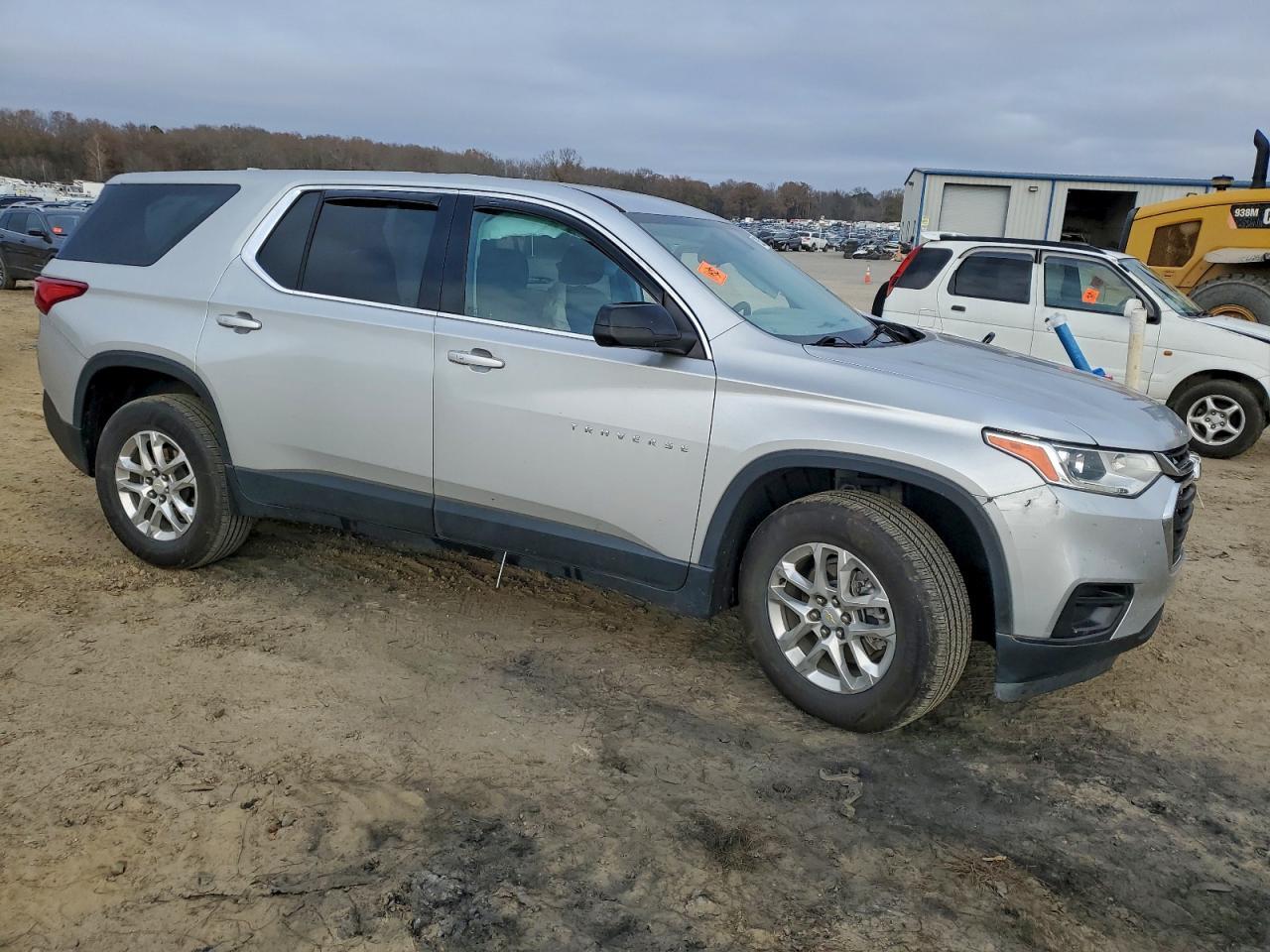 2021 Chevrolet Traverse Ls - zdjęcie 4