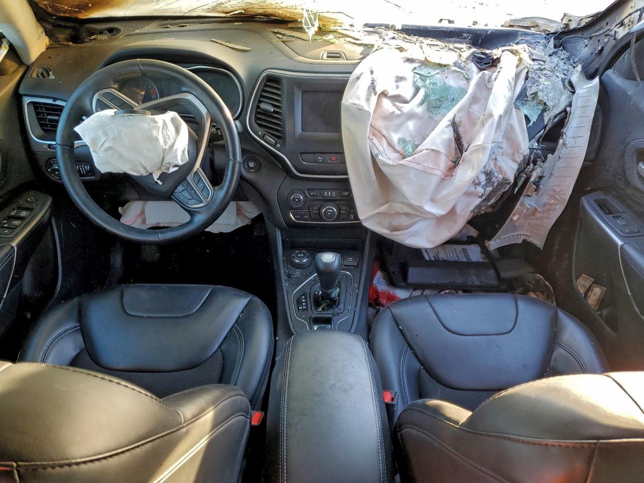 2021 Jeep Cherokee Latitude Plus - zdjęcie 8