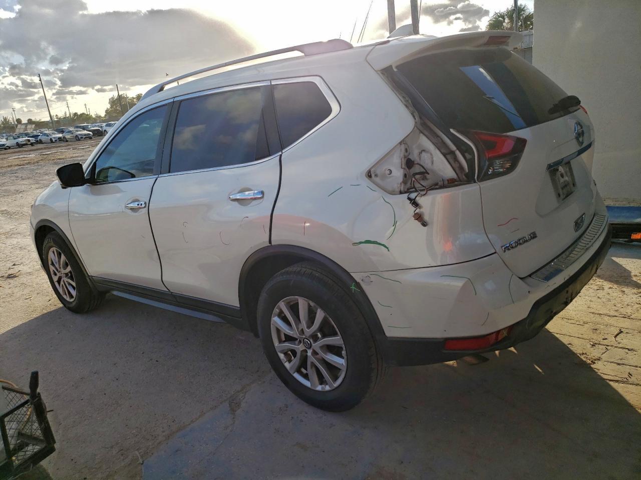 2017 Nissan Rogue S - zdjęcie 2