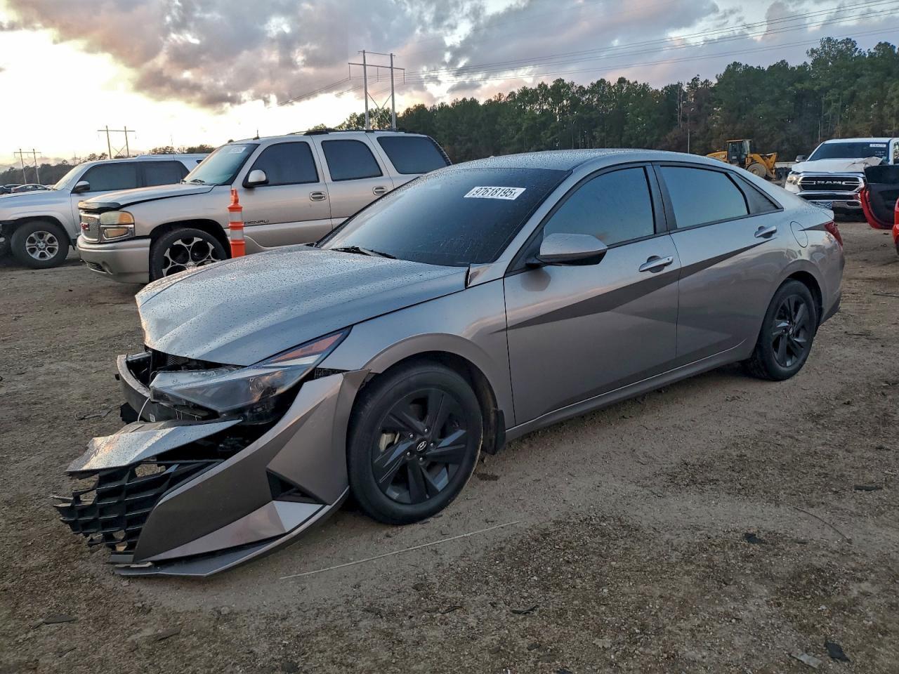 2022 Hyundai Elantra Sel - zdjęcie główne