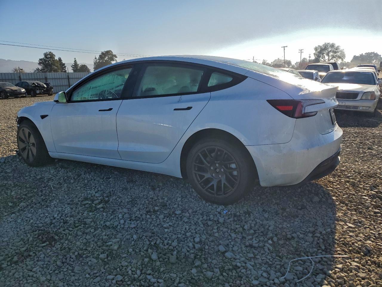 2026 Tesla Model 3 - zdjęcie 2