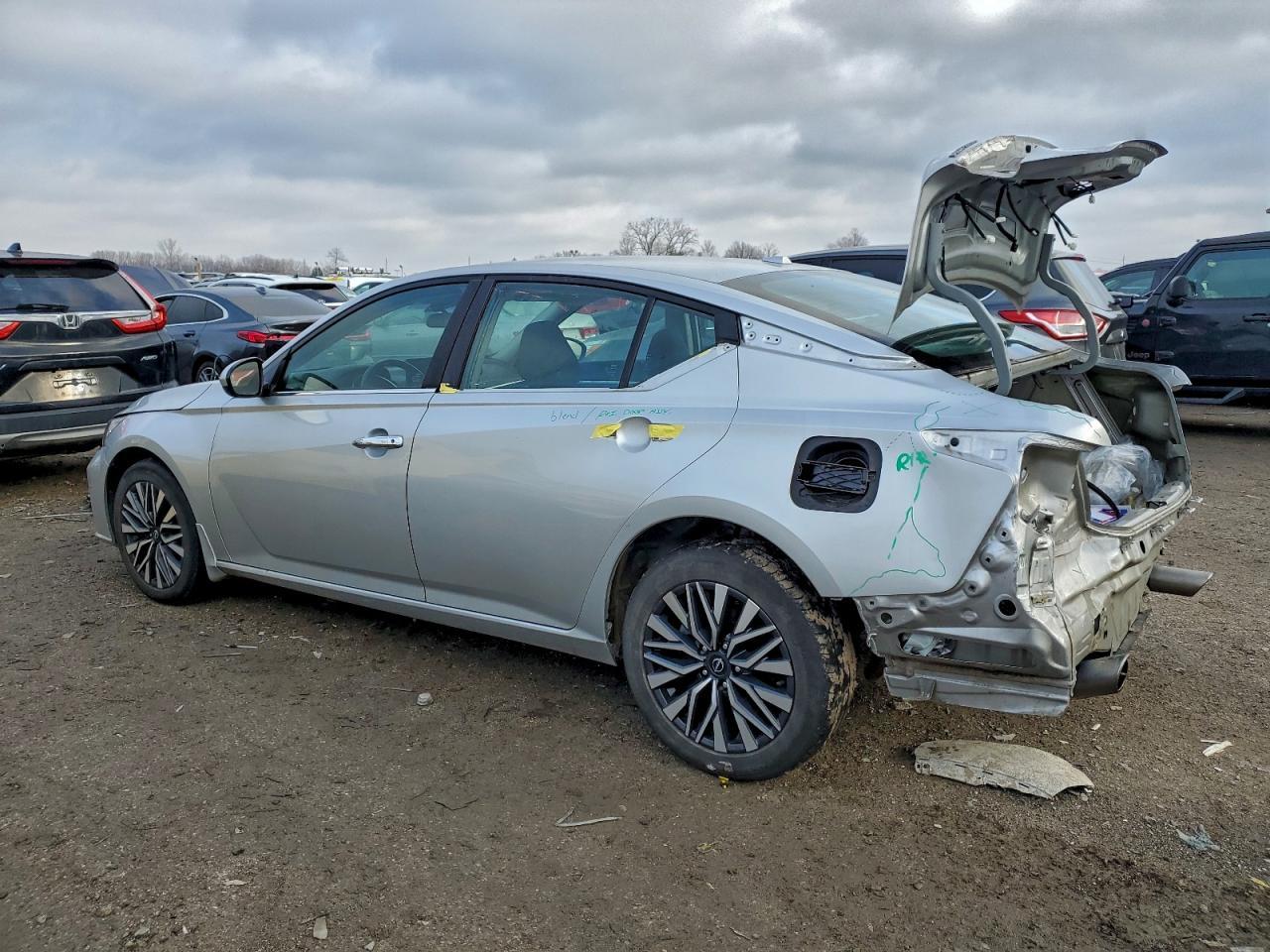 2023 Nissan Altima Sv - zdjęcie 2