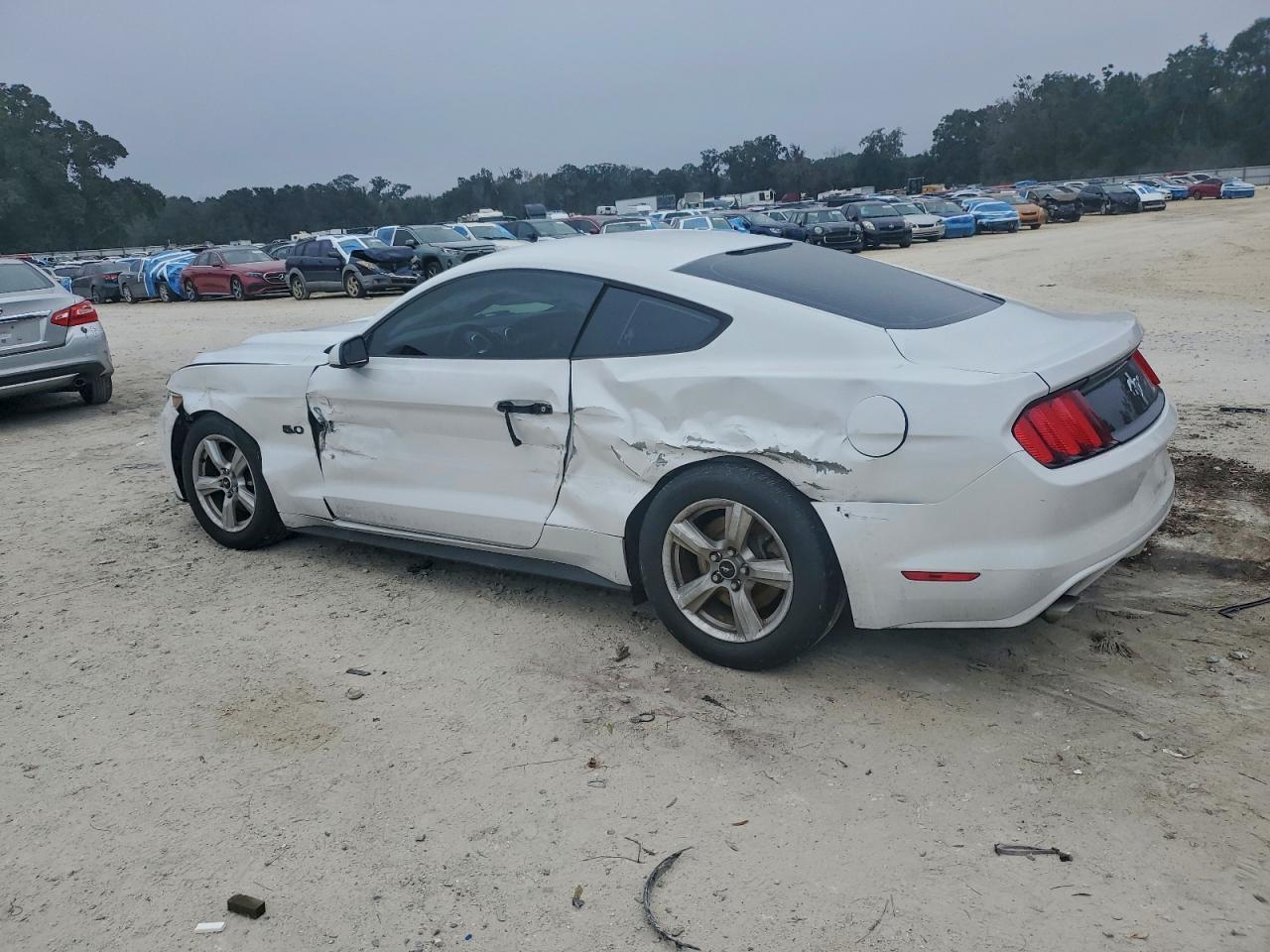 2017 Ford Mustang - zdjęcie 2