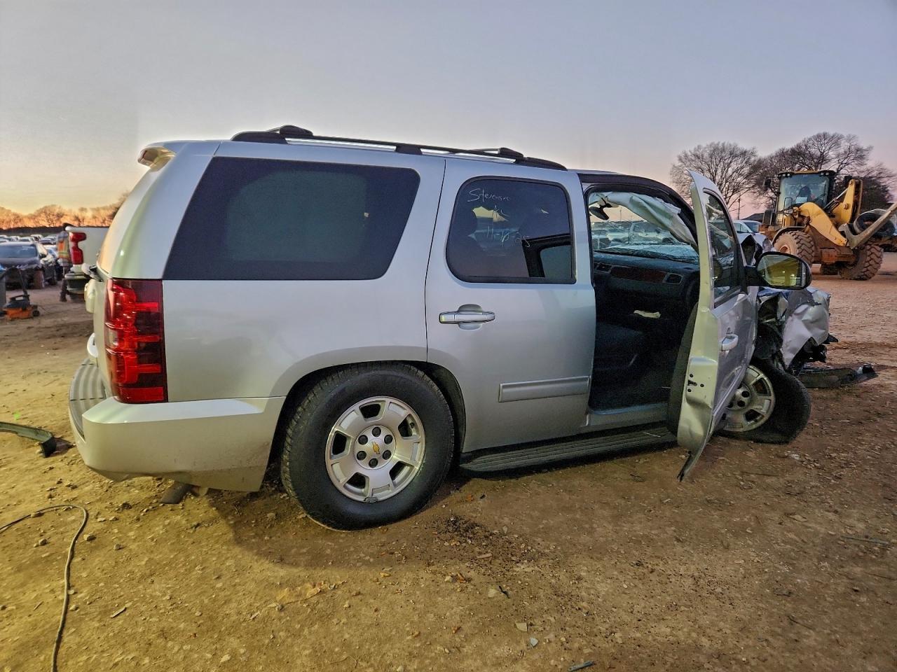 2013 Chevrolet Tahoe C1500 Ls - zdjęcie 3