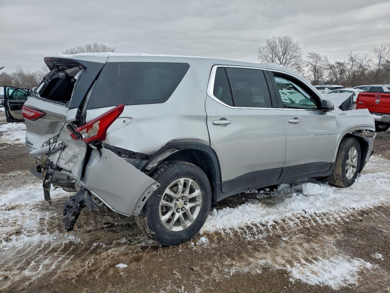 2020 Chevrolet Traverse Ls - zdjęcie 3