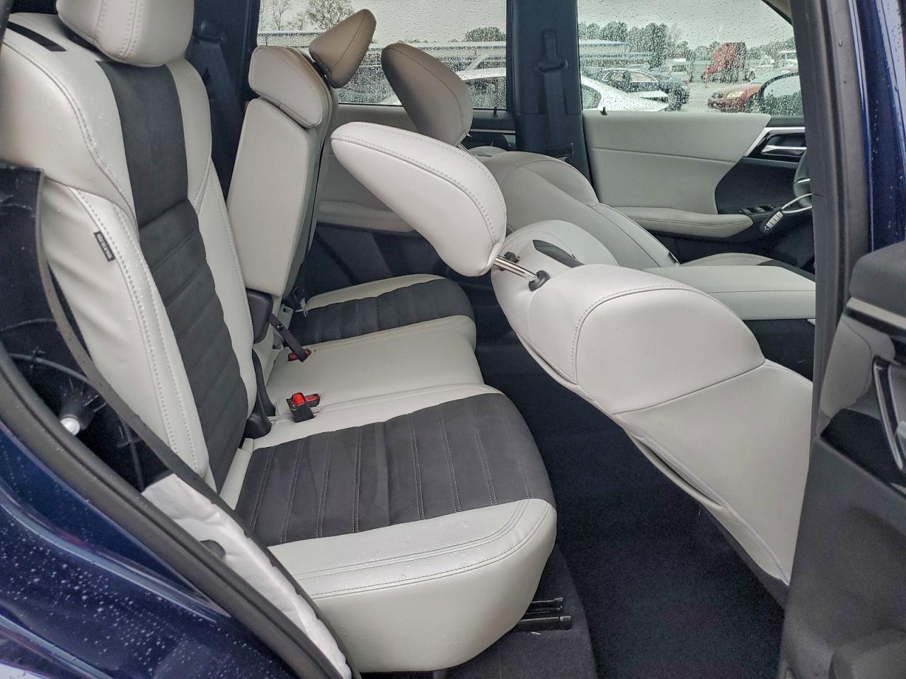 2025 Mitsubishi Outlander Se - zdjęcie 11