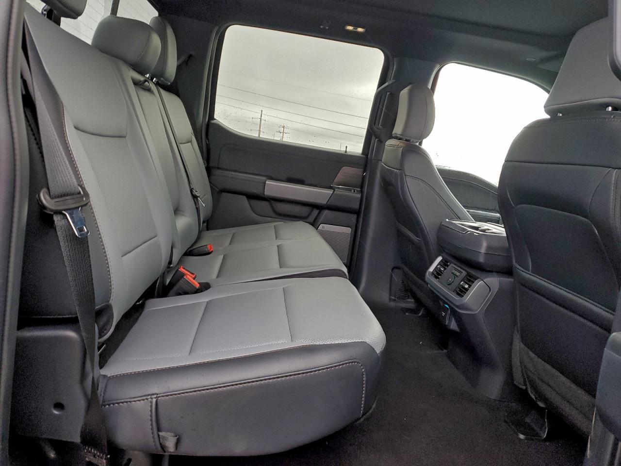 2025 Ford F150 Lightning Lariat - zdjęcie 10