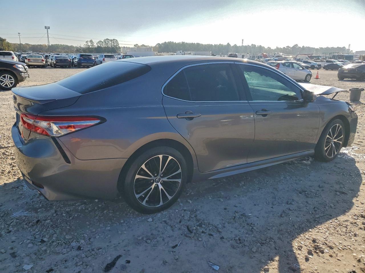 2018 Toyota Camry Se - zdjęcie 3