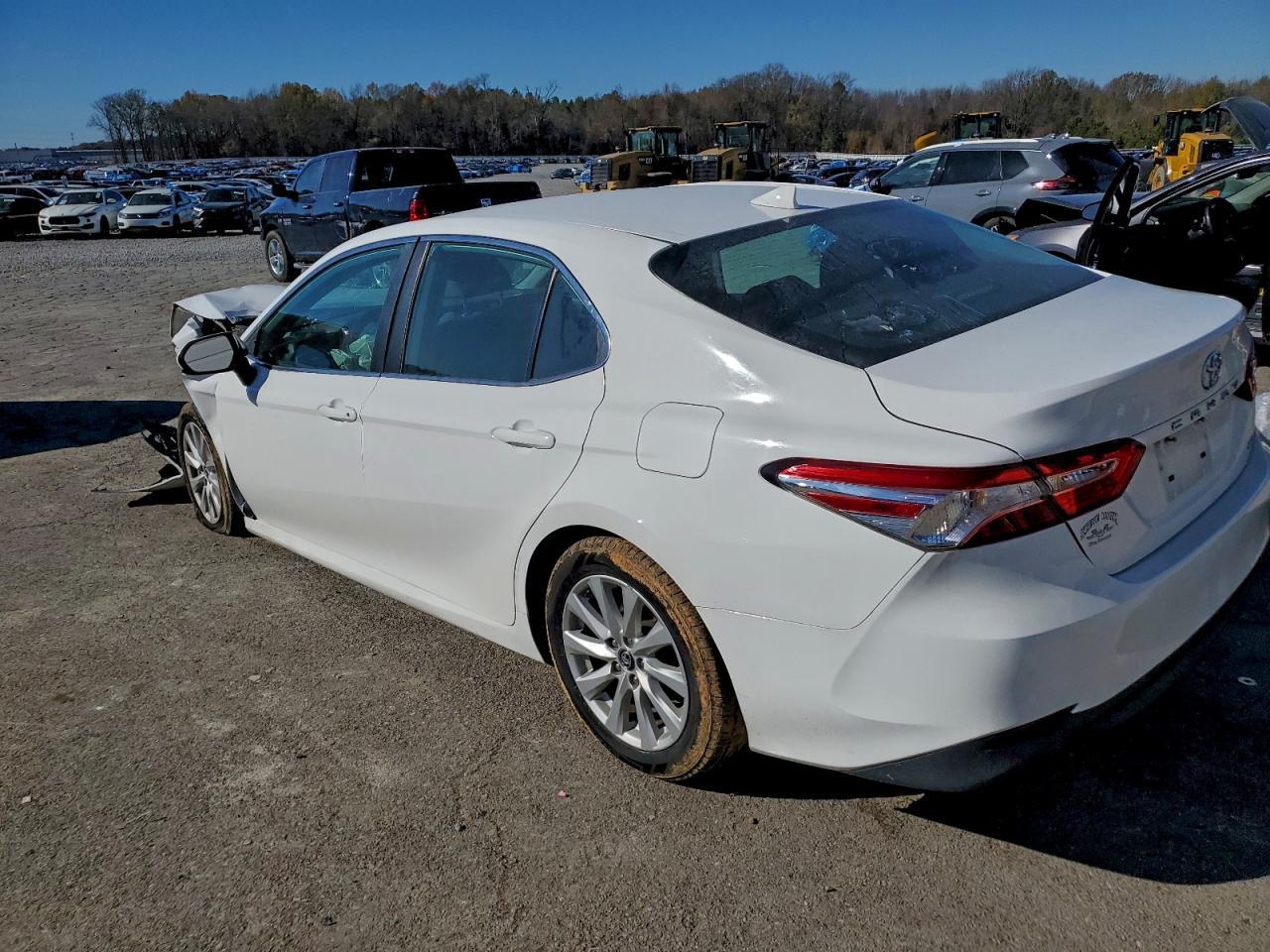 2019 Toyota Camry L - zdjęcie 2
