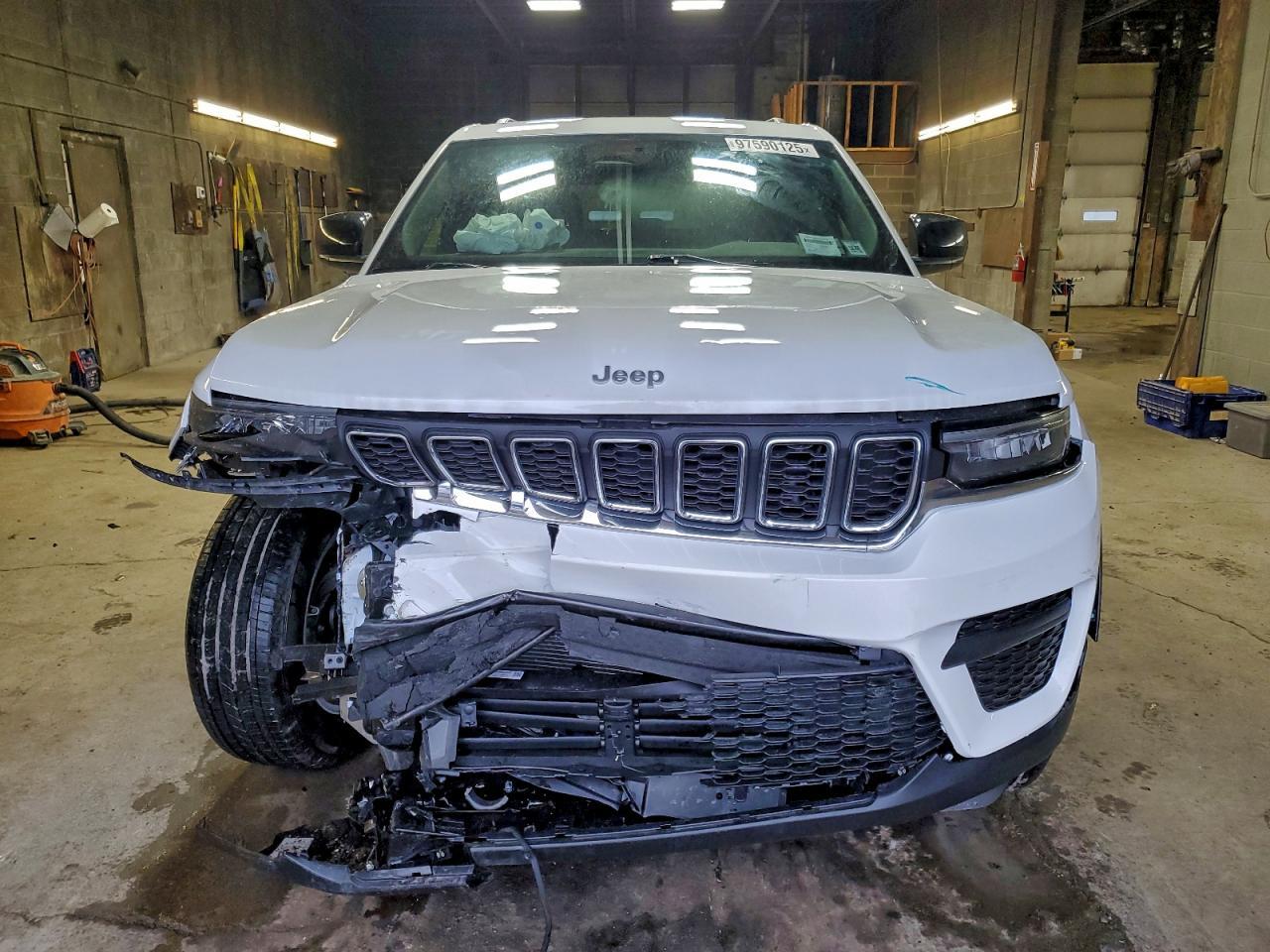 2025 Jeep Grand Cherokee Laredo - zdjęcie 5