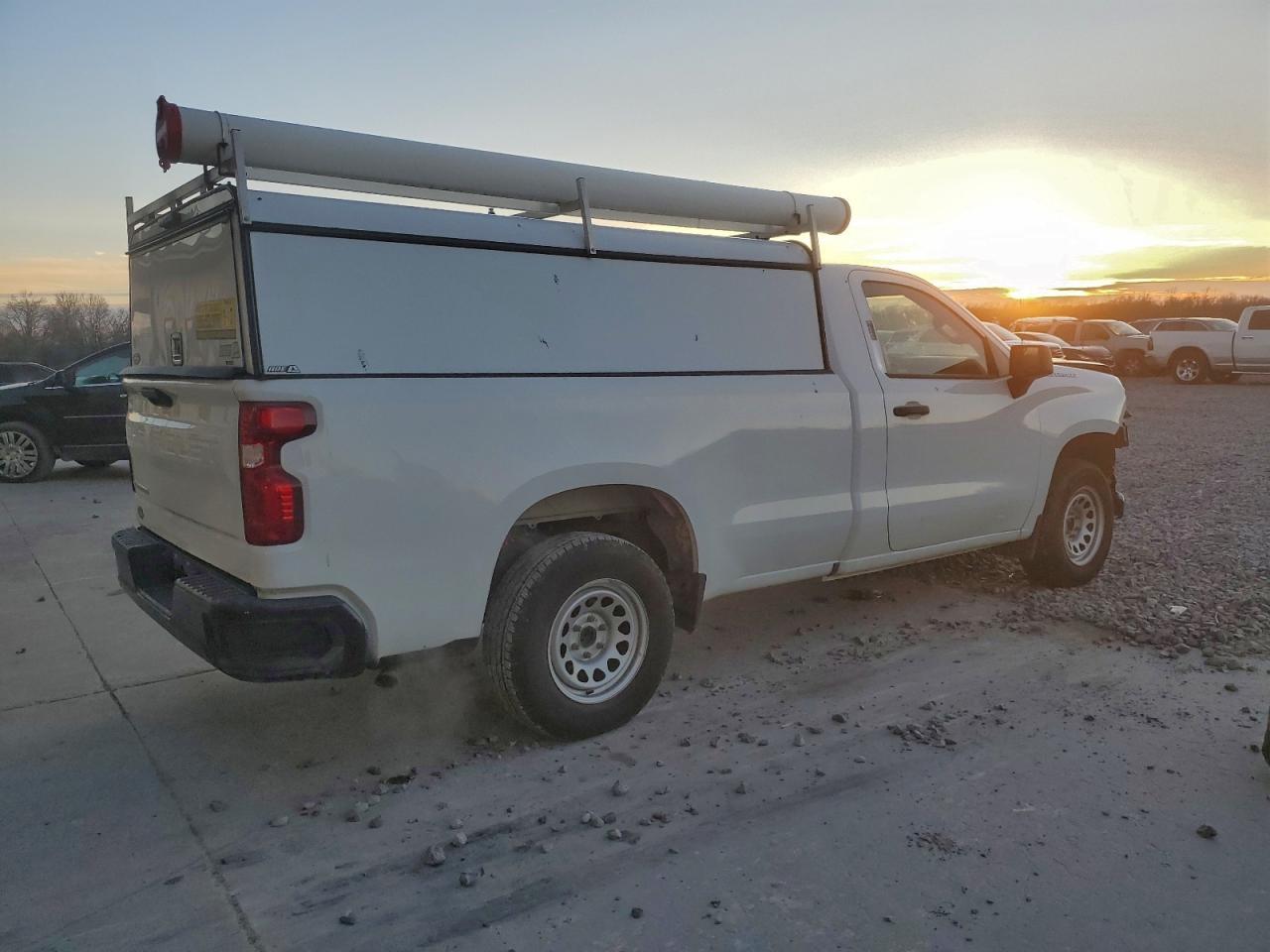 2021 Chevrolet Silverado C1500 - zdjęcie 3