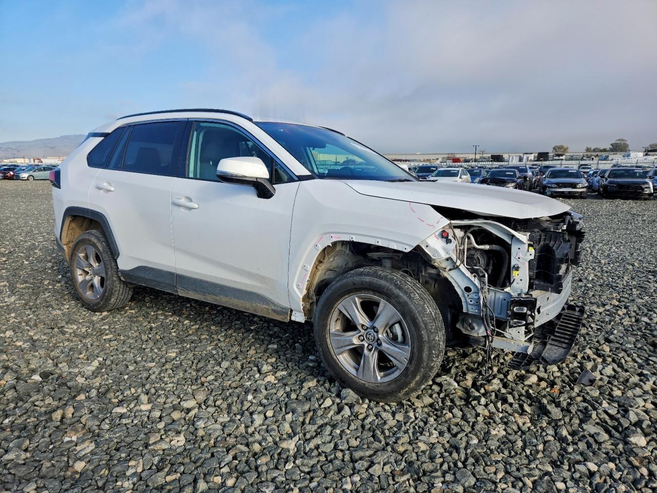 2024 Toyota Rav4 Xle - zdjęcie 4