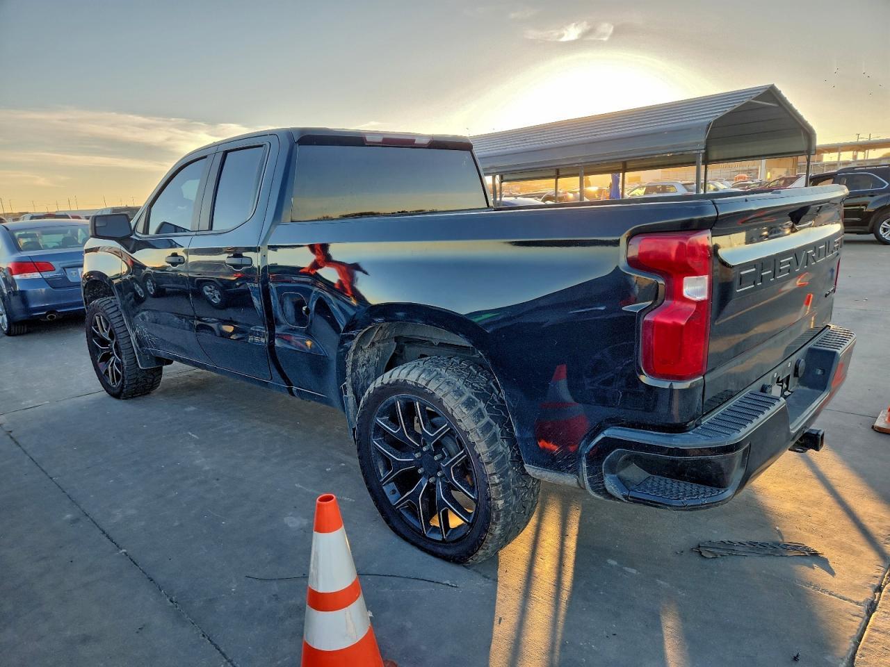 2021 Chevrolet Silverado K1500 Custom - zdjęcie 2