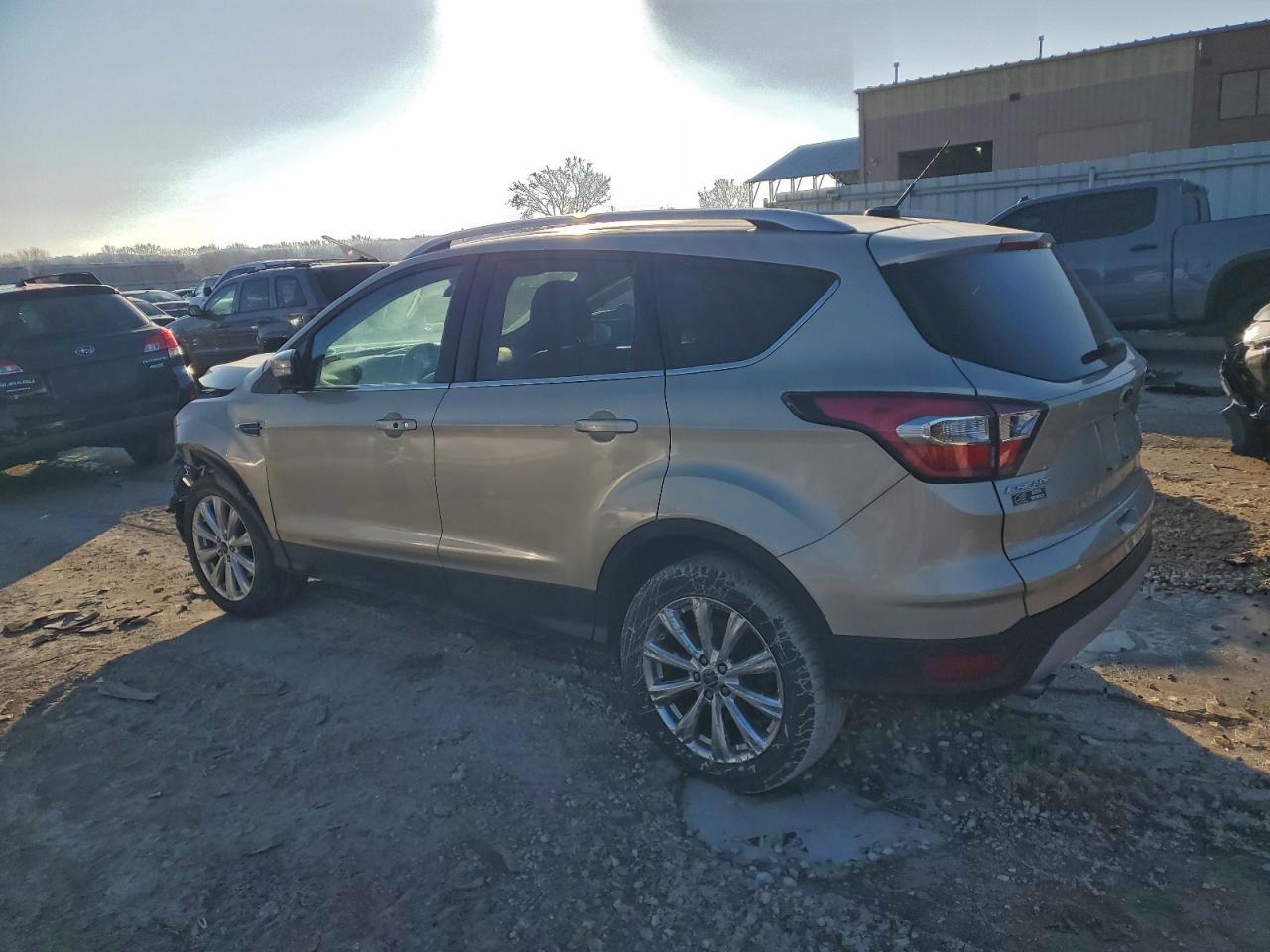 2017 Ford Escape Titanium - zdjęcie 2