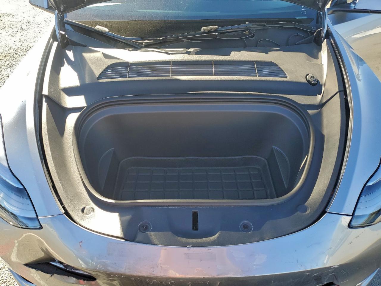 2024 Tesla Model Y - zdjęcie 11