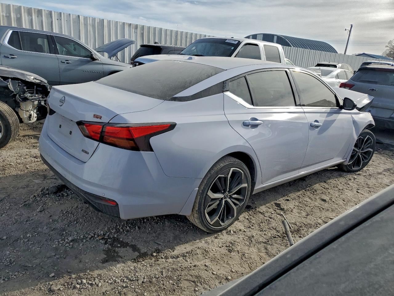 2024 Nissan Altima Sr - zdjęcie 3