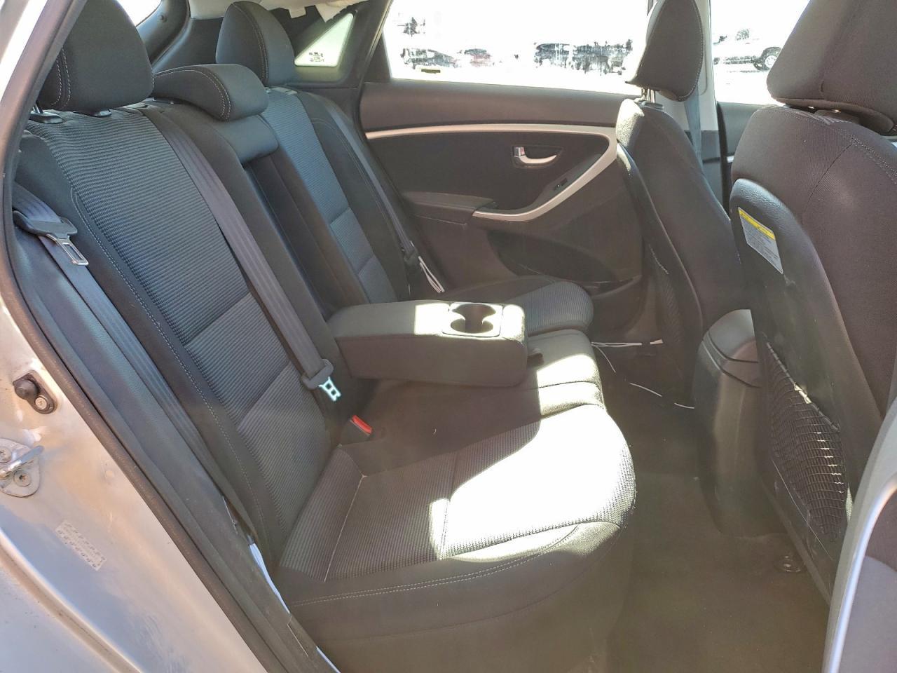 2016 Hyundai Elantra Gt - zdjęcie 10