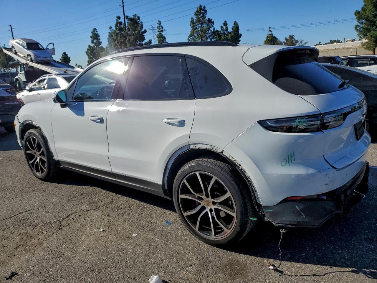 2022 Porsche Cayenne S - zdjęcie 2
