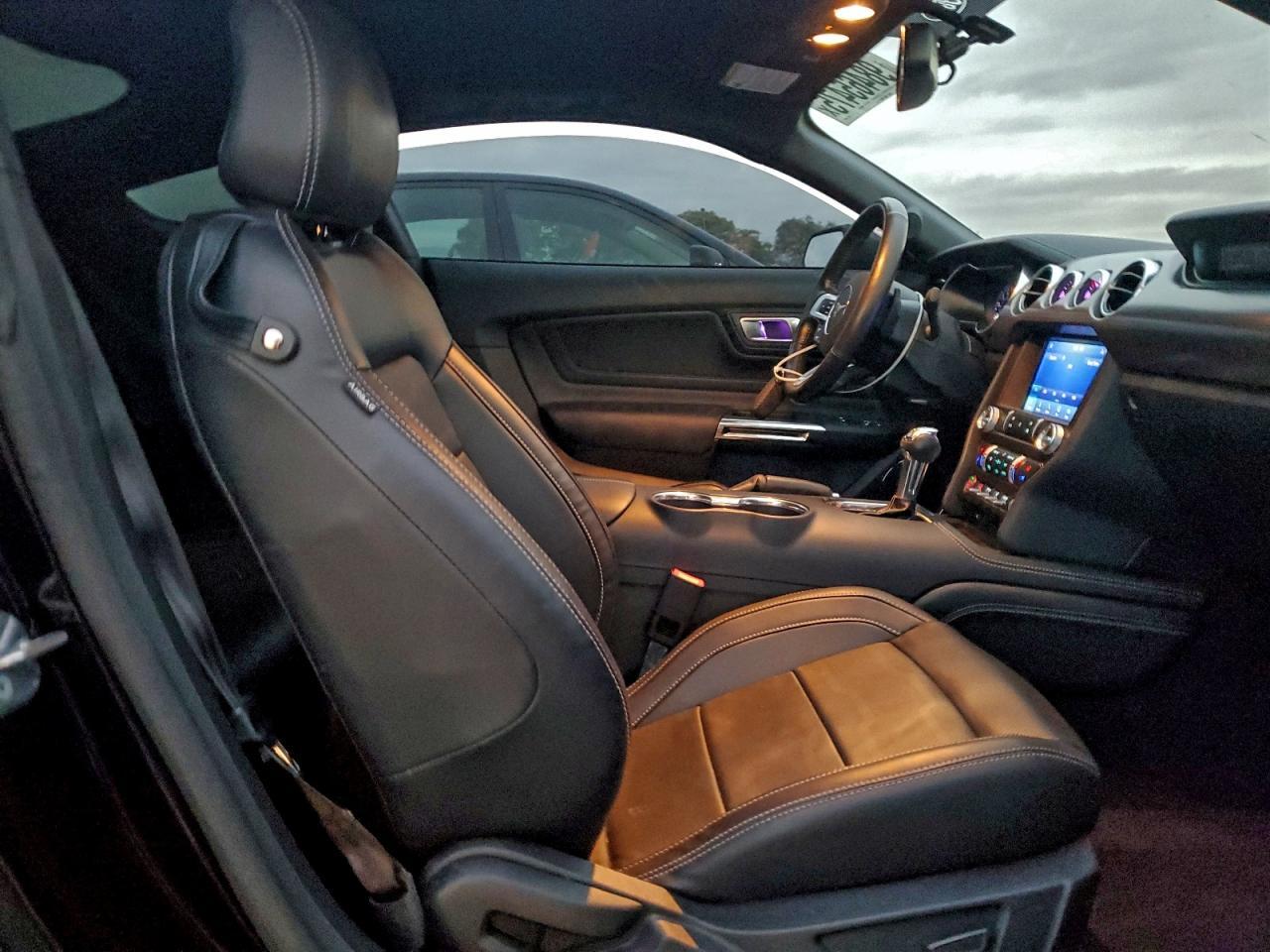 2020 Ford Mustang - zdjęcie 10