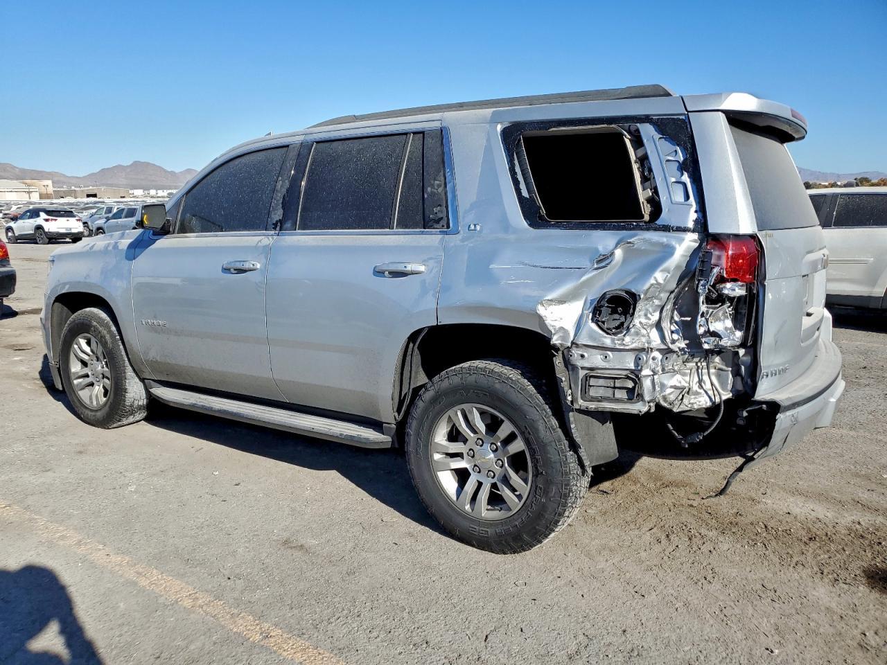 2018 Chevrolet Tahoe C1500 Lt - zdjęcie 2