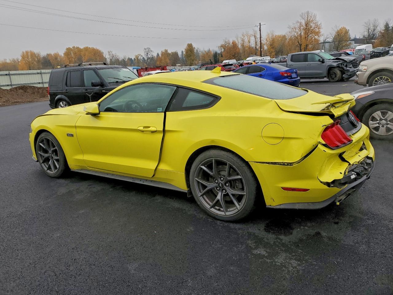 2021 Ford Mustang - zdjęcie 2
