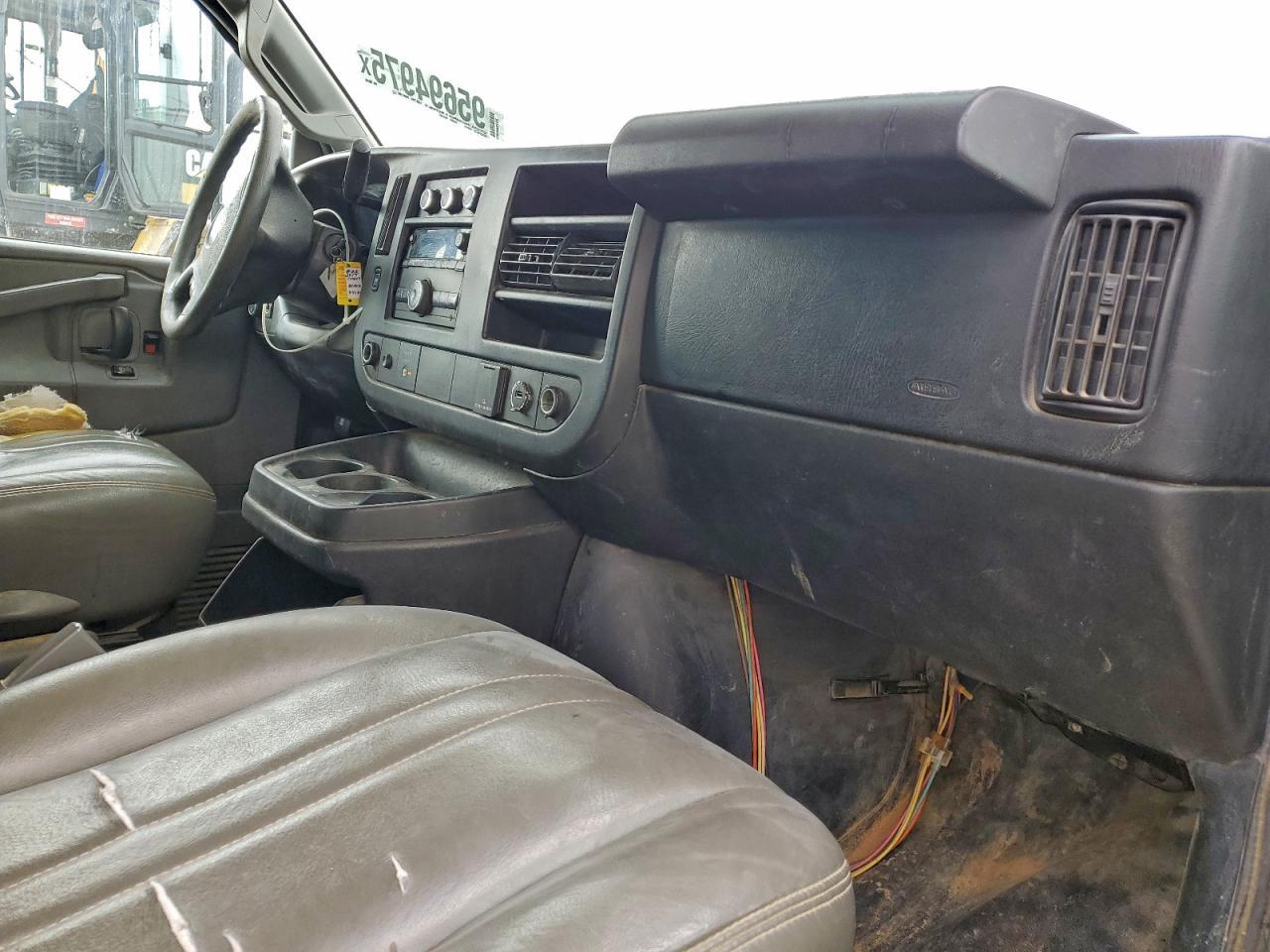 2017 Chevrolet Express G2500 - zdjęcie 8