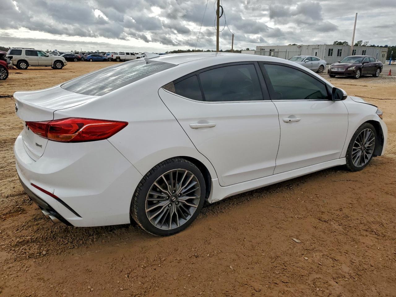 2017 Hyundai Elantra Sport - zdjęcie 3