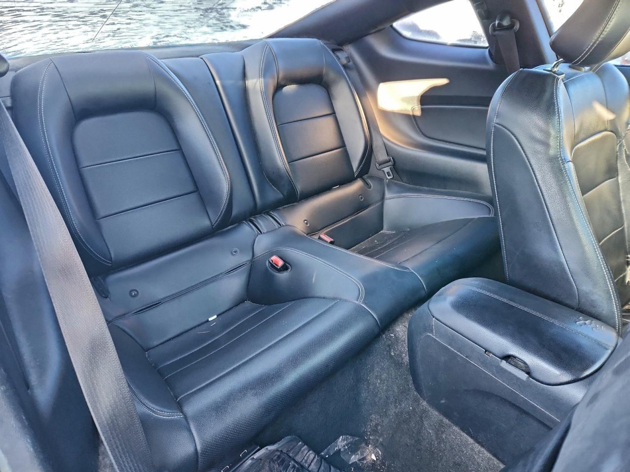 2016 Ford Mustang - zdjęcie 10