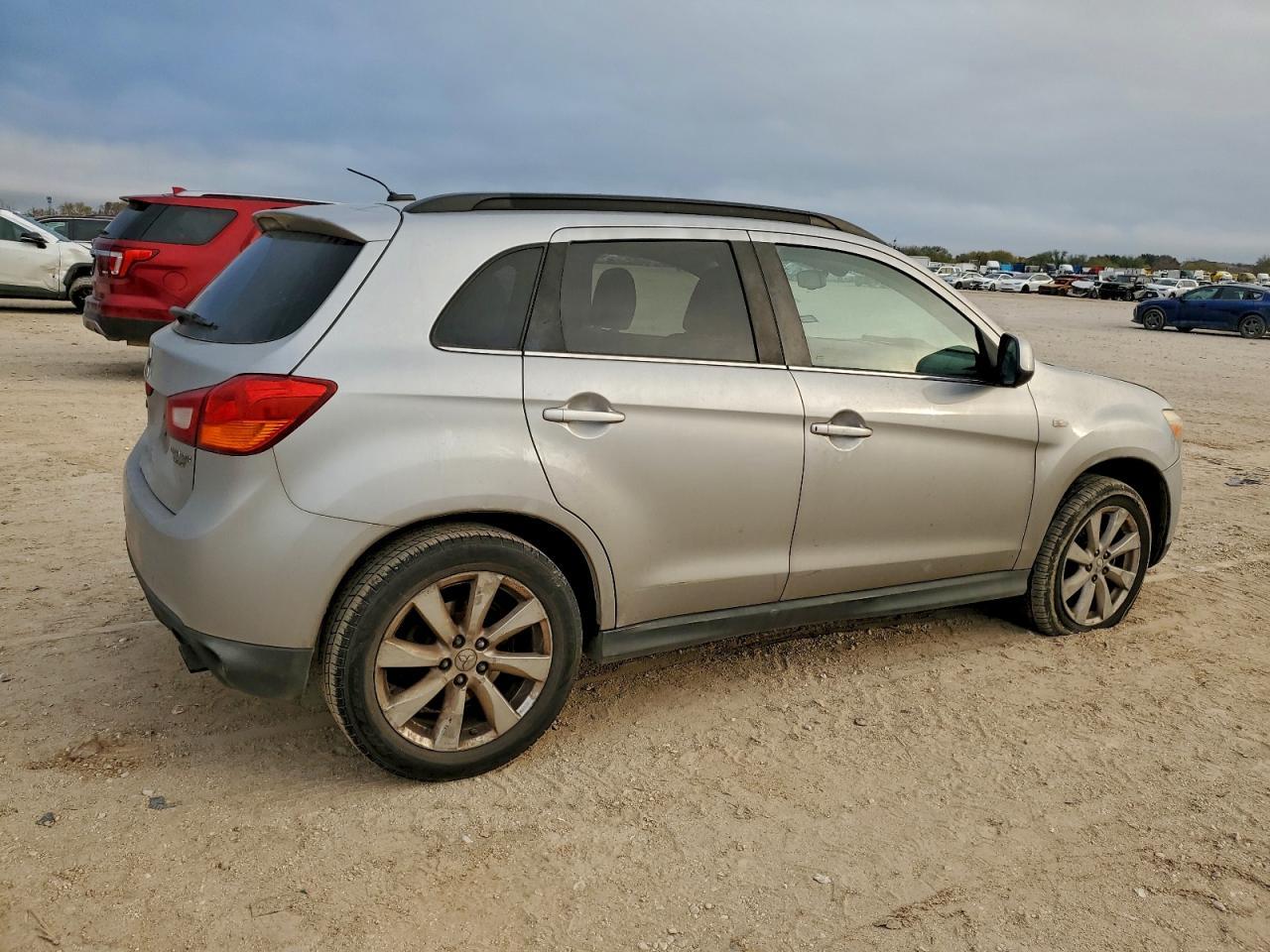 2013 Mitsubishi Outlander Sport Se - zdjęcie 3