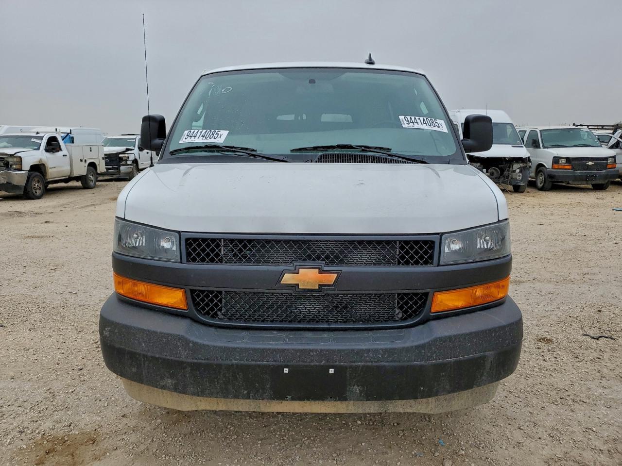 2025 Chevrolet Express G3500 Ls - zdjęcie 5