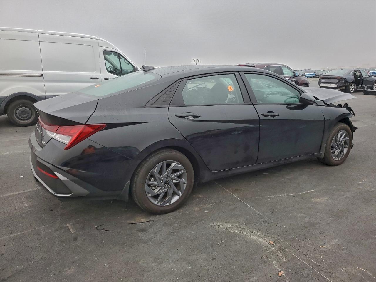 2024 Hyundai Elantra Blue - zdjęcie 3