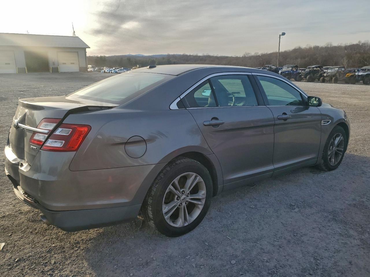 2013 Ford Taurus - zdjęcie 3
