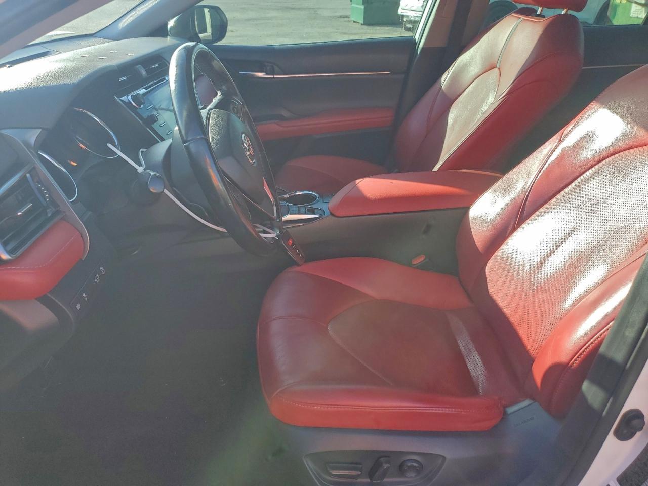 2020 Toyota Camry - zdjęcie 7