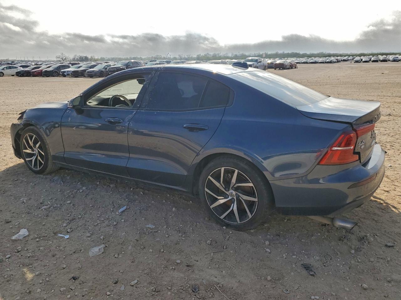 2020 Volvo S60 T5 Momentum - zdjęcie 2