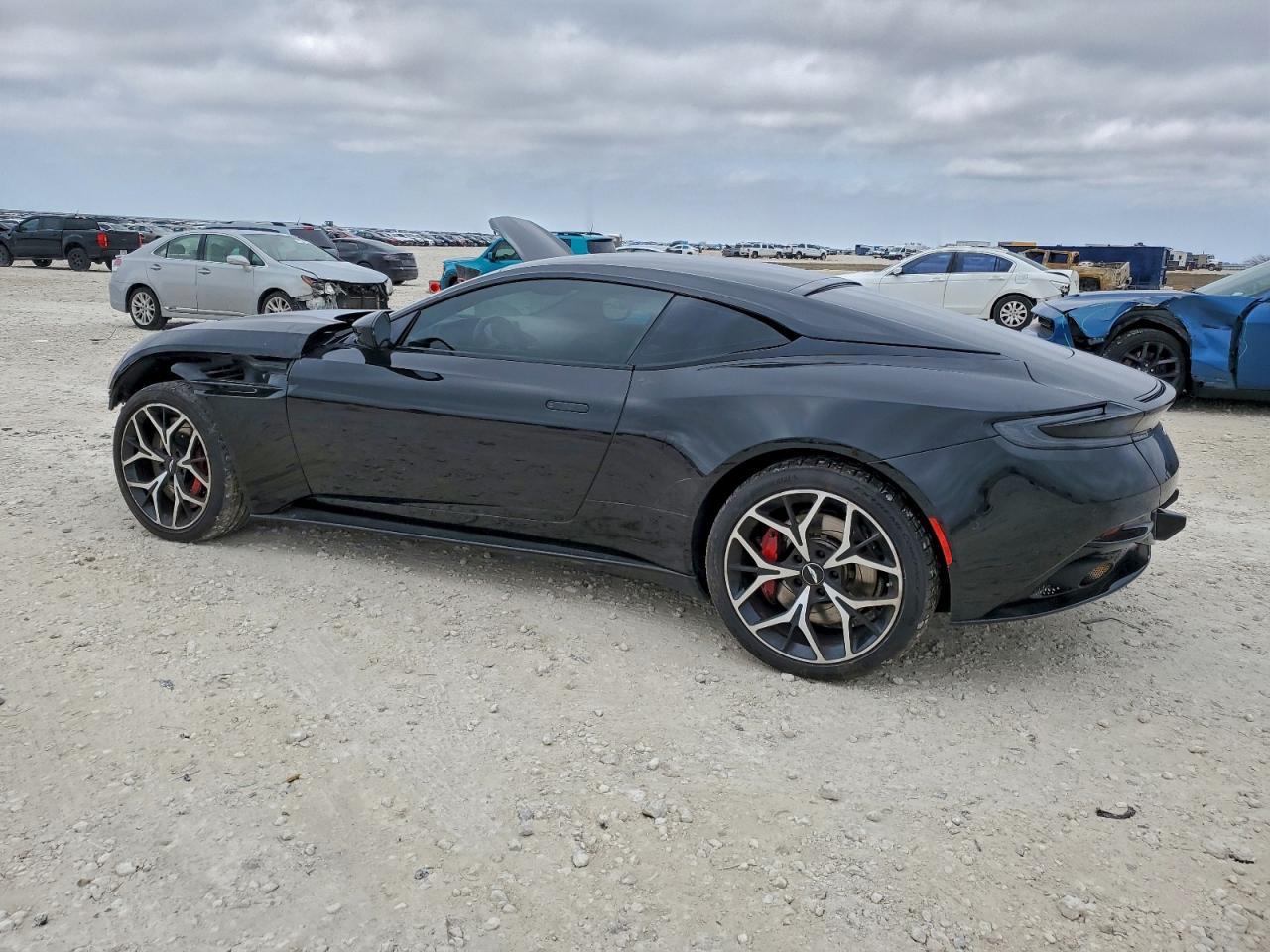 2019 Aston Martin Db11 - zdjęcie 2