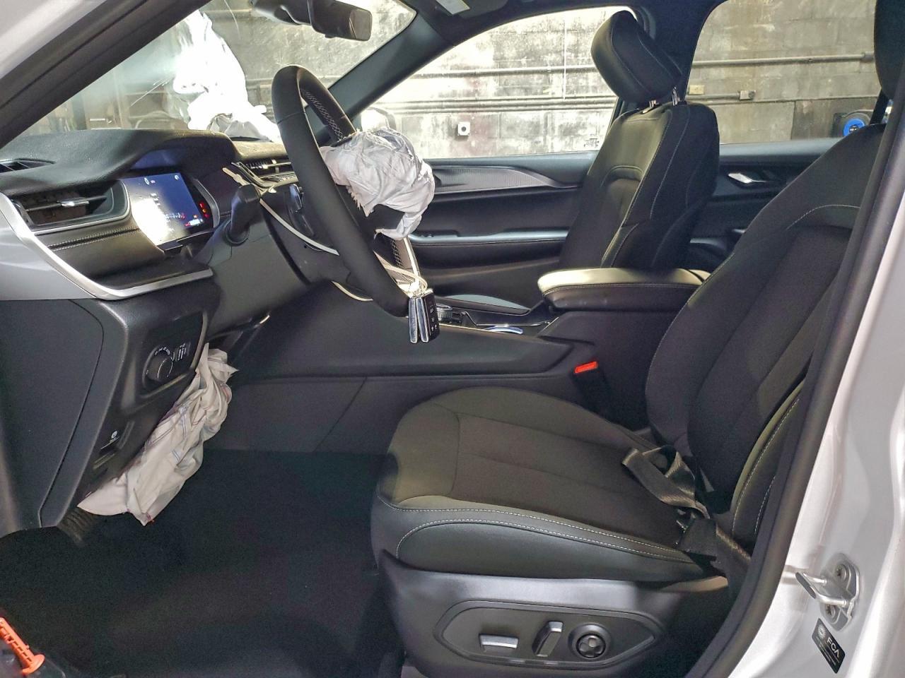 2025 Jeep Grand Cherokee Laredo - zdjęcie 7